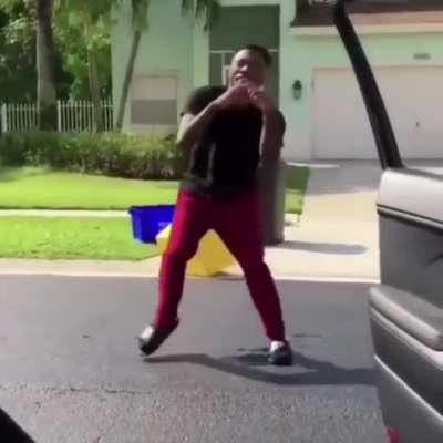 Sei lá, deu vontade de colocar esse cara dançando