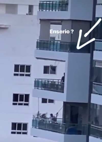 Espero que lleve arnés de seguridad