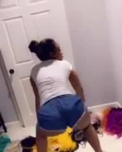 Shenseea twerking🍑