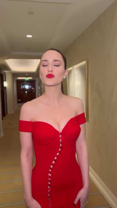Makeup and dress for the Golden Globes (2024) 