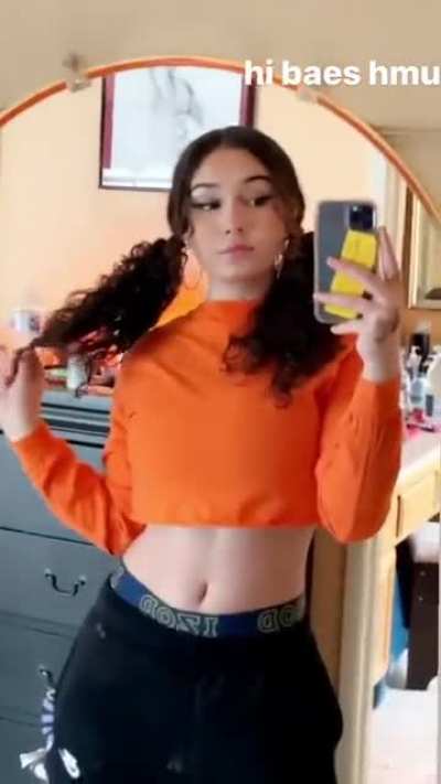 Hiiiii guys im L.A girl hot like beach