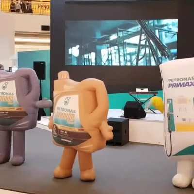 Petronas dude fully sending it with their dance moves