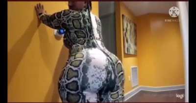 Pinkyxxx has the loudest farts you would ever hear come out of her ass