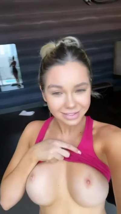 [OC] Exercising makes me horny… 🤷🏼‍♀️<wbr>😝