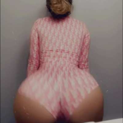 I throw that ass back to see if he gon catch it 😛