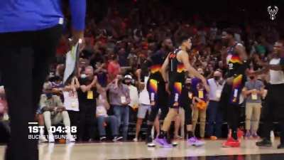 [Highlight] Giannis apologizes to Booker after fouling him on the fastbreak in Game 5