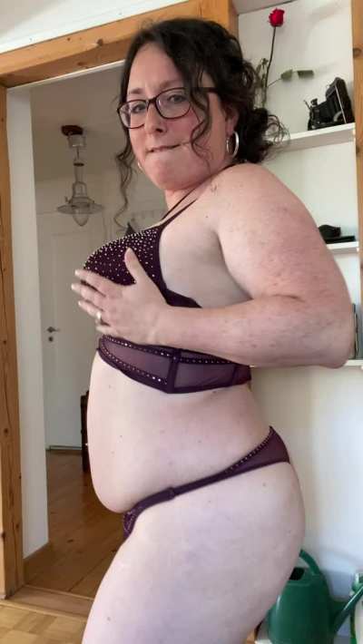 I’m curious to know if you would masturbate to my nudes if I ever sent you some?