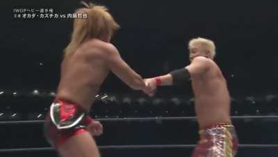 [NJPW 2018] After getting hit by a Destino, Kazuchika Okada counters a second one into a jumping, spinning Tombstone Piledriver before hitting Tetsuya Naito with a vicious Rainmaker to end things