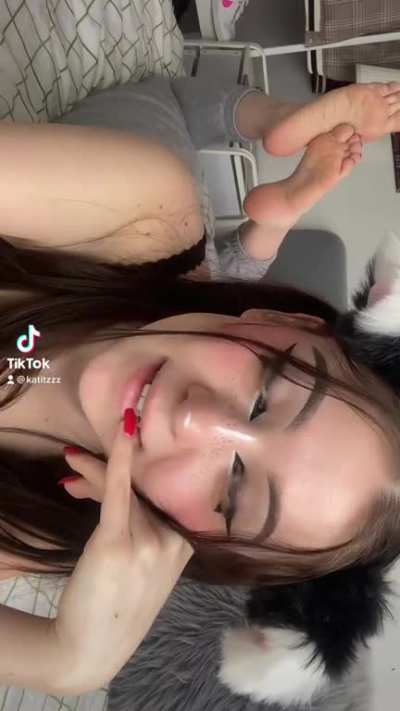 @katitzzz