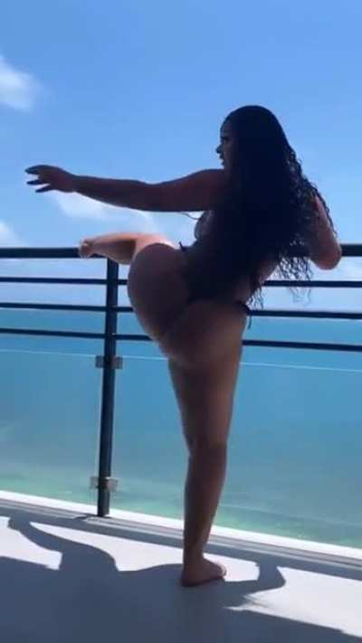Twerk 🍑🖤