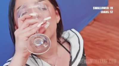 Cum slut getting her lunch
