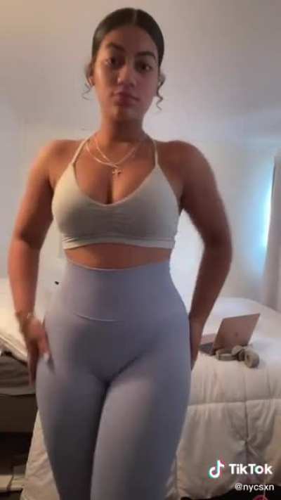 (•-•)