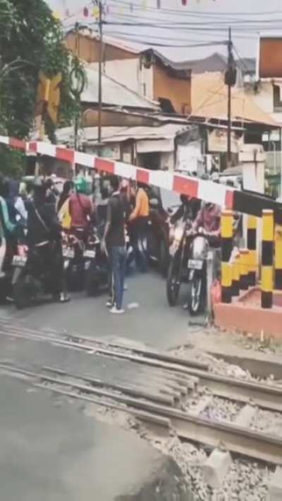 Tinggal nunggu bentar aja pada gasabaran