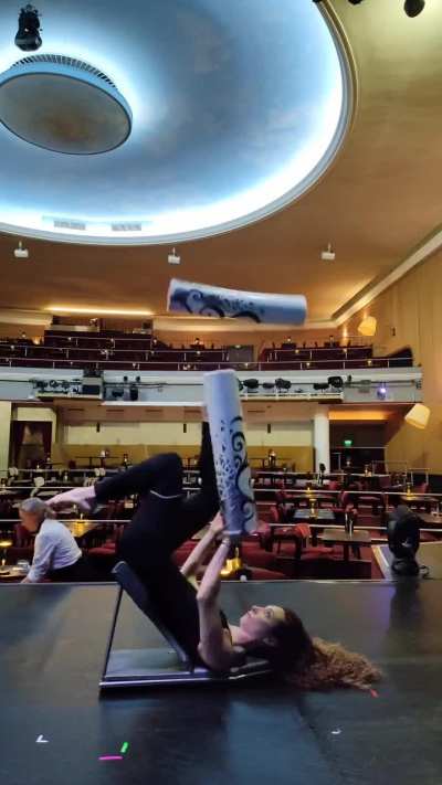 high level foot juggler