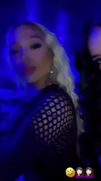 @nickibandss