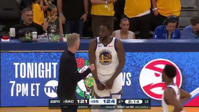 [Highlight] Kevon Looney gets called for the moving screen; Steve Kerr challenges as Draymond Green warns Kerr not to and the call stands upon review!