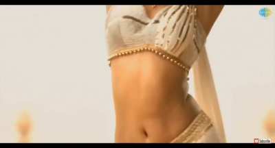 Pooja Hegde flinching when her waist is kissed 💦