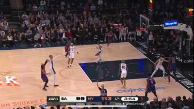 [Highlight] Jalen Brunson shoots the long 3 over Victor Wembanyama as the Knicks put the finishing touches on the win over the Spurs