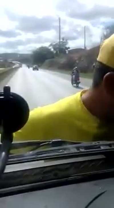 Velho, que gente estranha...