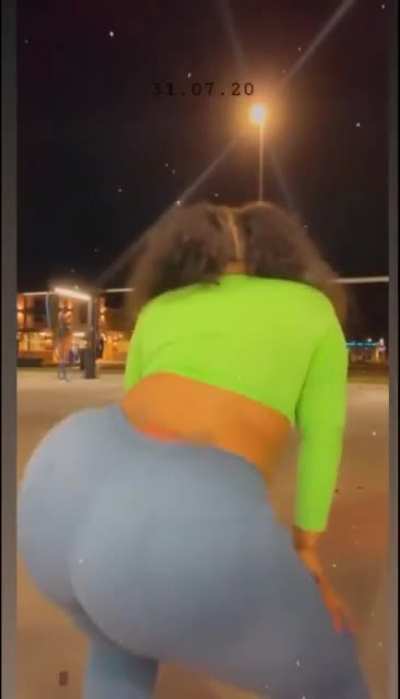 Heygh<wbr>ettob<wbr>arbie sexy ass 👑😍🍯🍑💚