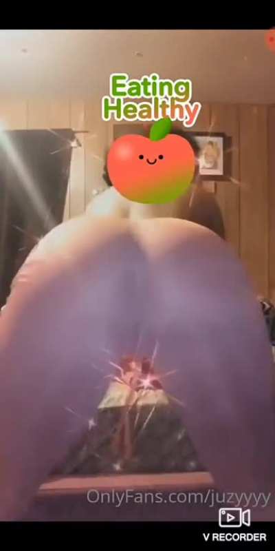 More professional teasing from Ja$mi<wbr>neNic<wbr>h0lle<wbr>__ BS lol. Just know this is mostly what she does on her onlyfans. Playing games. We still saw a glimpse of the titties. Out of her 12 posts so far, only 2-3 of them are 🔥.