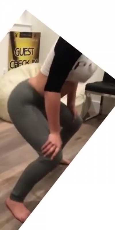 Ariel Winter's Big Tits Jiggle While She Twerks