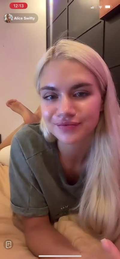 aliceswiftyfit - showing her soles in “The Pose”