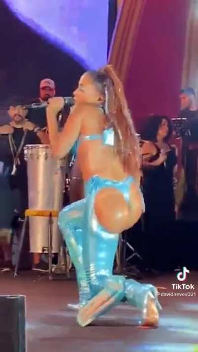 Anitta from the right angles