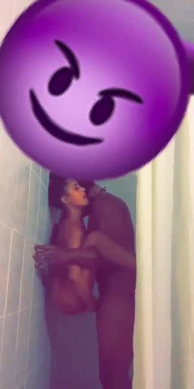 😈