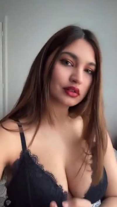 Those boobs (@mal<wbr>vikab<wbr>illa_<wbr>blish<wbr>kins)