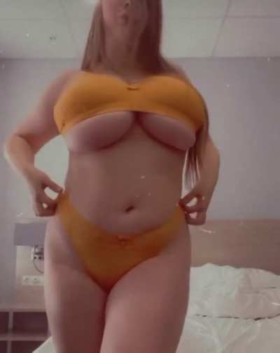 Lucy cow’s new video 🐮🐮 who want to suck those