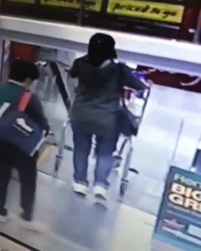 to use a trolley on an escalator