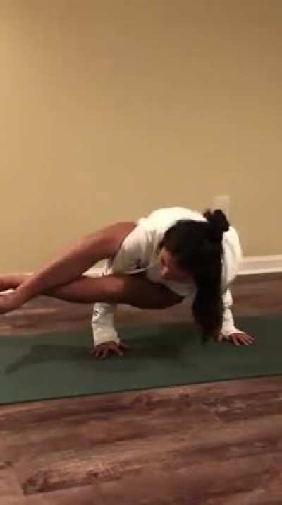 Emme Reacts doing yoga