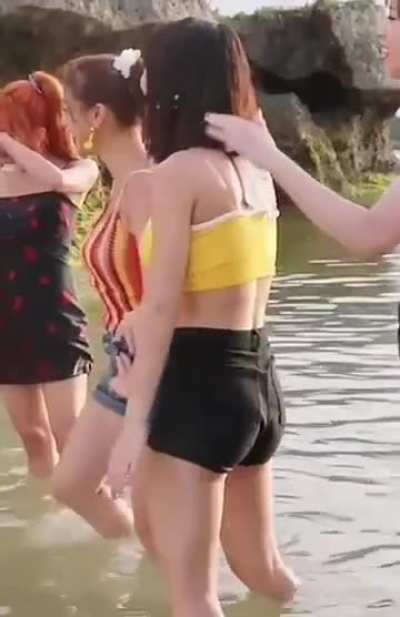 HIRAI MOMO
