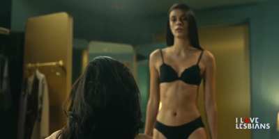 Laysla De Oliveira & Stephanie Nur - 