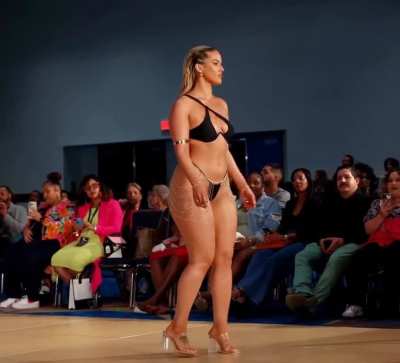 Marissa Dubois (FLL Fashion Week, 2023)