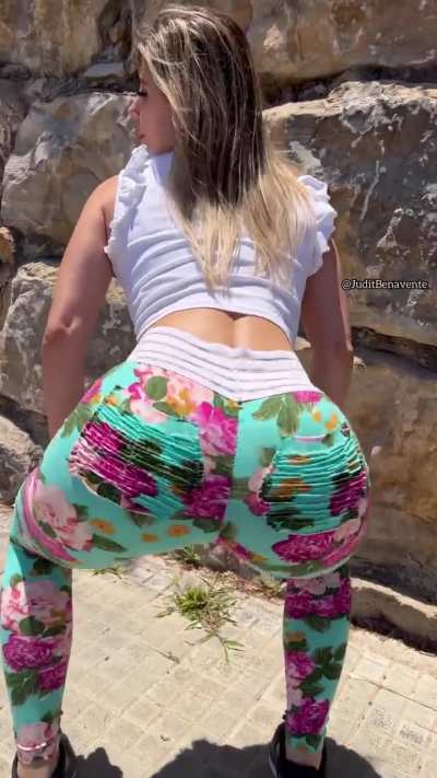 Twerk in your face! 😈 OnlyF<wbr>ans.c<wbr>om/Ju<wbr>ditBe<wbr>naven<wbr>te