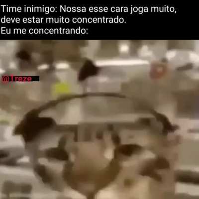 Silêncio esto a jogar e escutar música