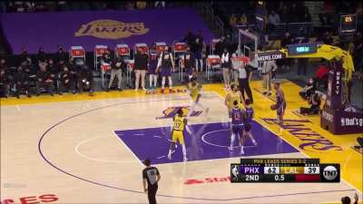 [Highlight] Wes Mathews beats the halftime buzzer! Suns: 62 Lakers 41