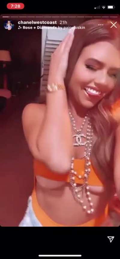 Underboob IG story