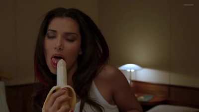 Roselyn Sanchez likes bananas