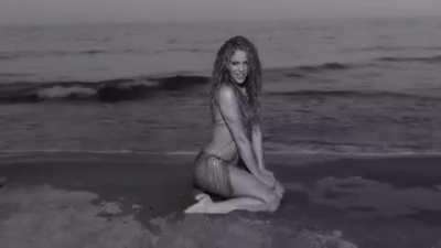 Shakira's shaking Ass