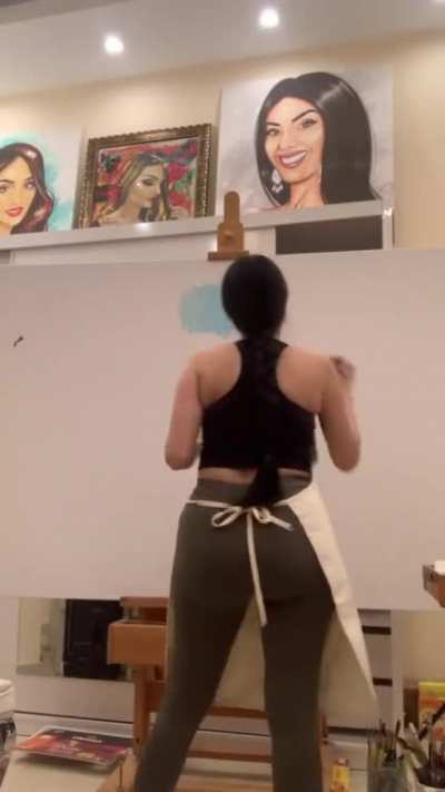 Look at that ASS 😱