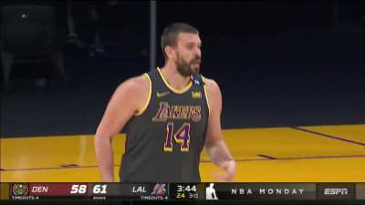 [Highlight] Gasol hits a three and says a quick prayer