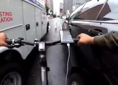 Don’t block the bike lane 🤦🏽‍♂️