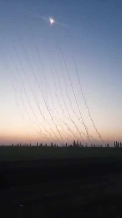 Massed Ukrainian HIMARS barrage launched against Russian installations - Unknown Location