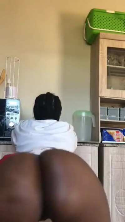 good god😫😫<wbr>😫her ass is something else