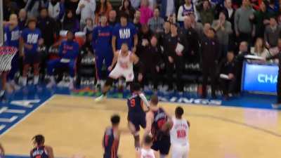 [Highlight] R.J. Barrett throws the ball away, but Isiah Hartenstein recovers it and dishes to Julius Randle to give the Knicks a 5-point lead with 5 seconds to go