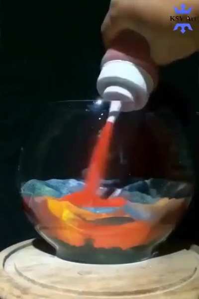 The stuff this guy can do with some sand