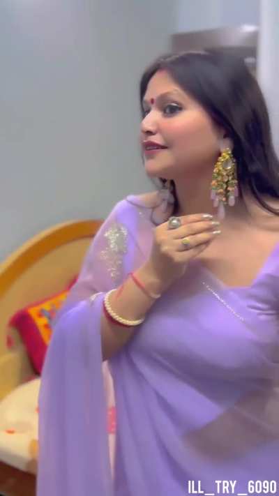 Nidhi Aunty 